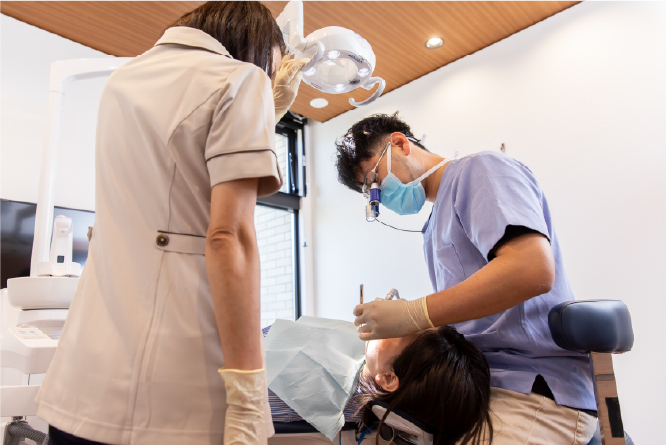 歯ブラシ指導を受けるお子さま